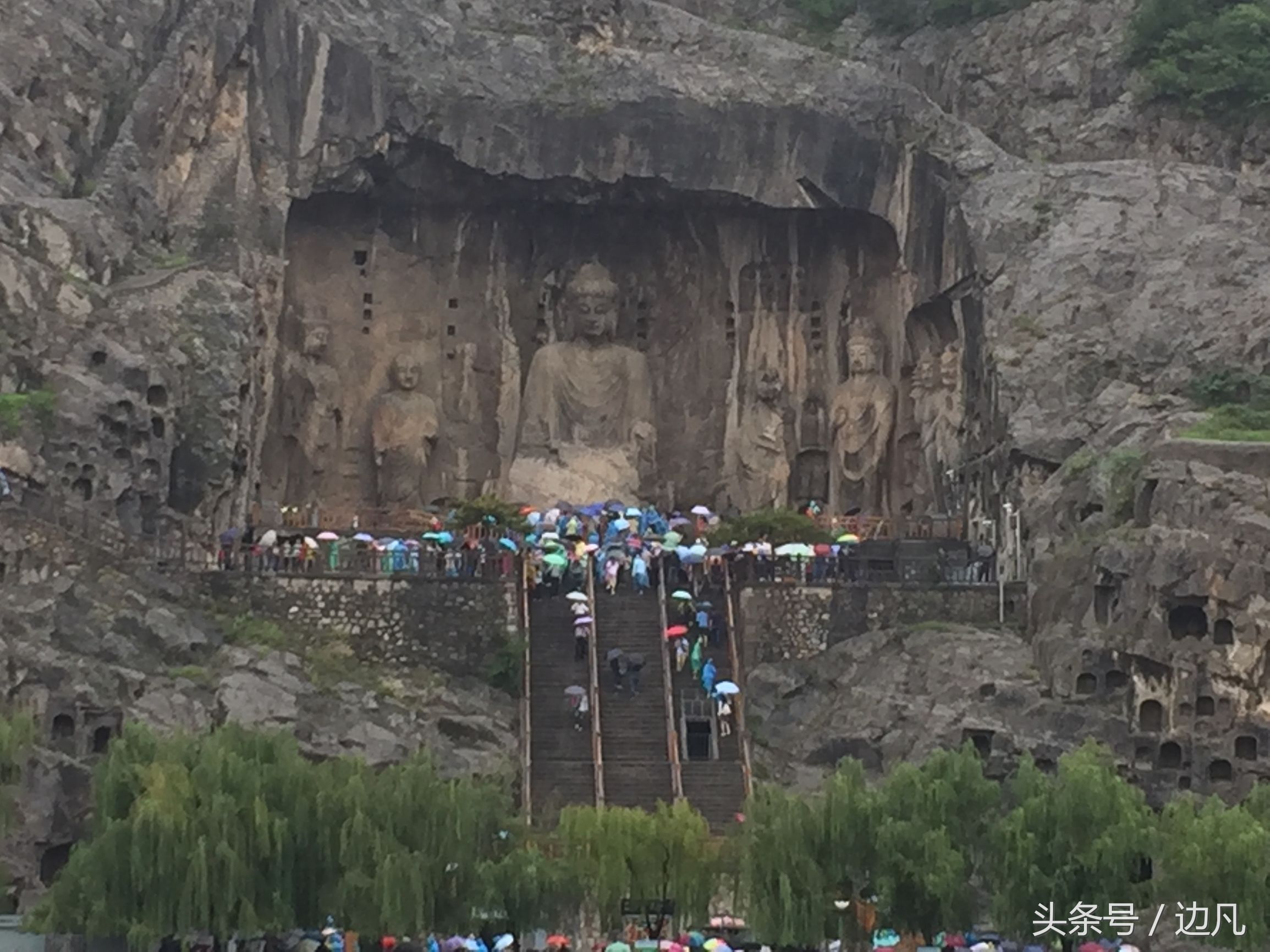 千年古都洛阳龙门石窟,被誉为东方维纳斯的是哪个石窟