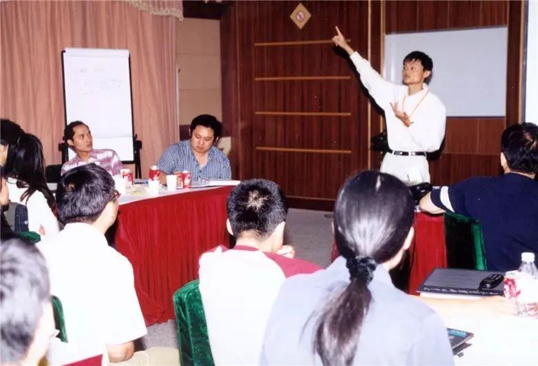 从阿里巴巴发展史看电商发展历程,阿里巴巴的持续创业商业模式