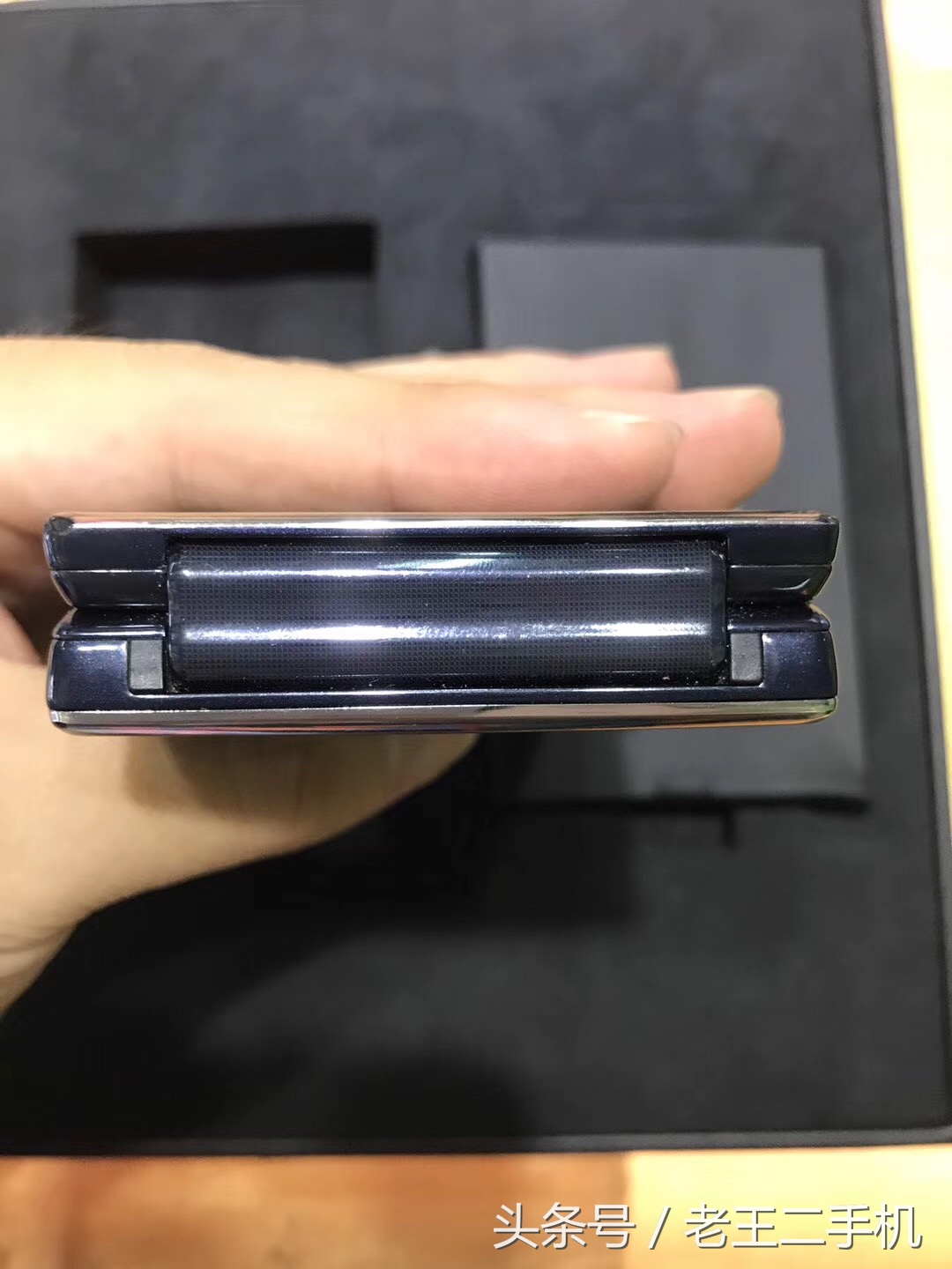 淘了两款,不得不说,三星的翻盖手机真是越做越漂亮了