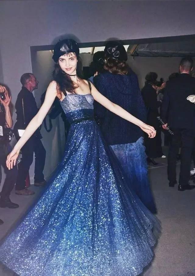 baby穿裙子惊艳全场,baby穿星空裙