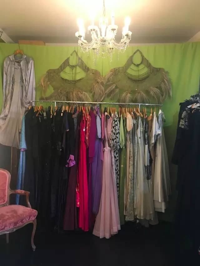 一个定期拉着3个空箱子去全世界淘别人眼中“破烂”的古着达人！