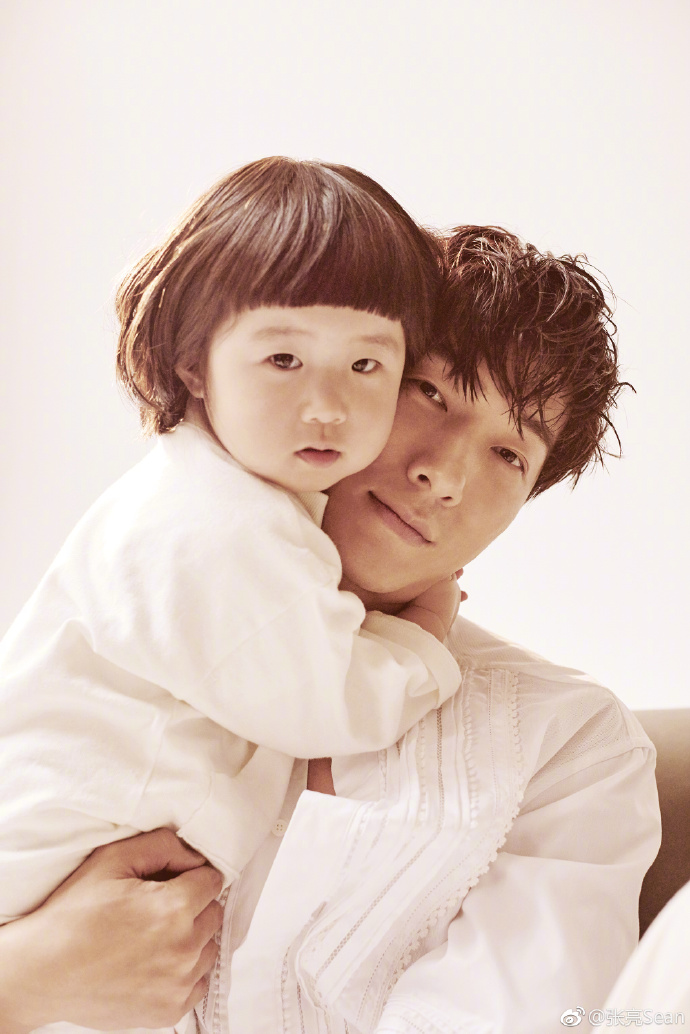 《中餐厅》里的张亮原来是个炫女狂魔，每天不重样！