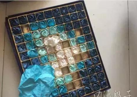 大姐一屁股坐在我腿上，足足坐了20分钟