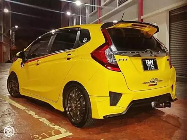 本田飞度改成骚黄色RS大包围，很黄很*力暴**