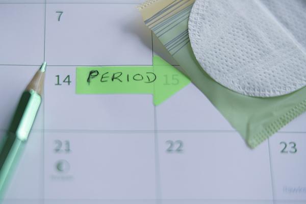 女人一个月来次大姨妈,女人一个月来两次大姨妈痛