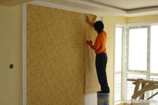 为什么墙纸上会有鼓包,自带胶的墙纸怎么贴不起泡