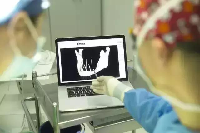 牙龈肿痛牙齿松动是怎么回事,牙齿松动咬硬东西痛怎么回事