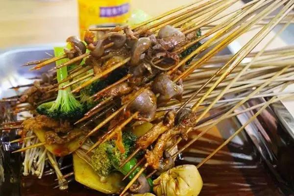 郑州新生美食全攻略!来这20家店,吃遍5个区、5大美食广场