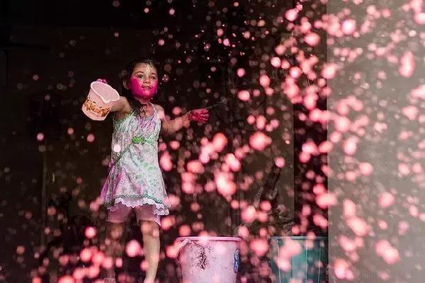 撒彩色粉末节日叫啥,五彩缤纷的节日