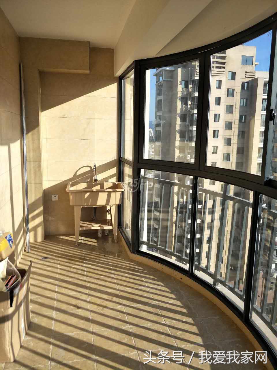 有个大阳台真好,有个阳台落地窗的房间