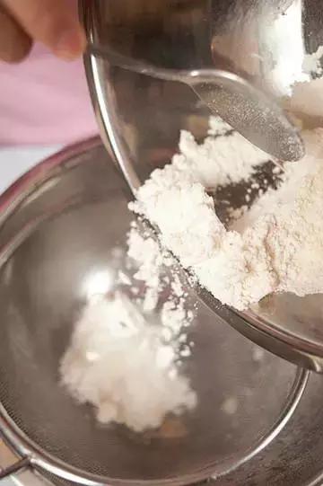 甜品爱好者的钟爱自制马卡龙,如何用马卡龙做甜点