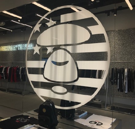 不甘做支线争上位？Aape洛杉矶新店要从Supreme碗里抢钱？