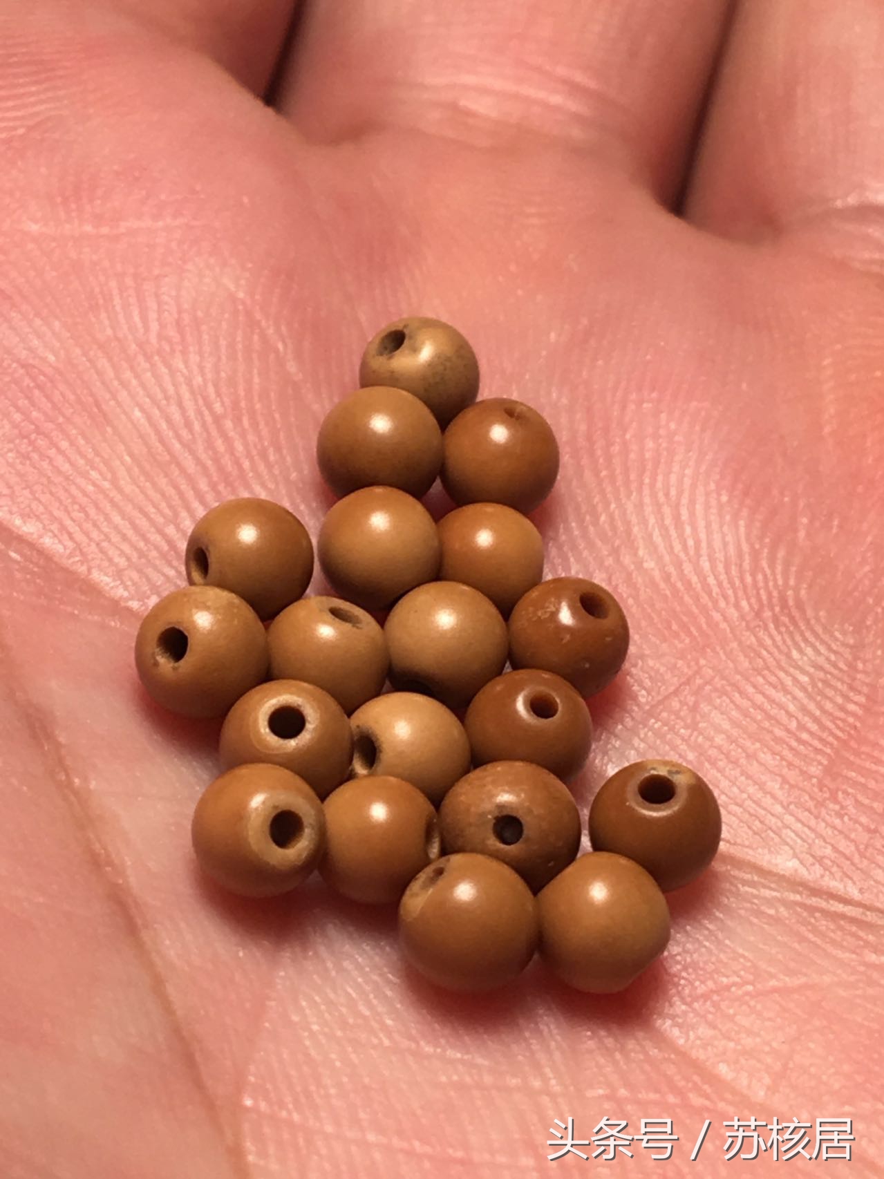 橄榄核手串越玩越黑,橄榄手串盘玩半年有玻璃化了