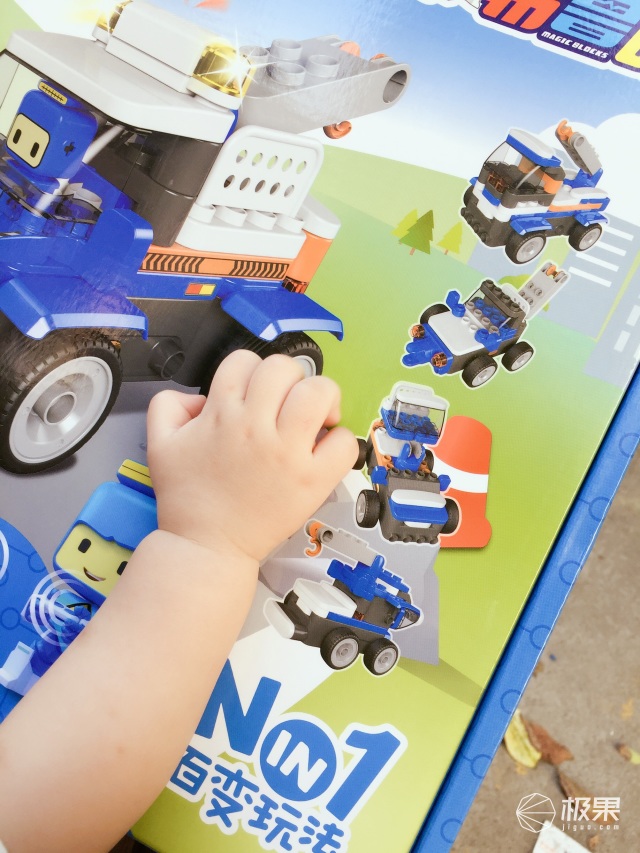 用积木拼搭简易的遥控车,如何用积木拼遥控车