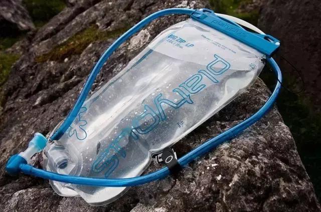 单独旅行适合带自拍杆吗,一个人旅游适合带什么自拍杆