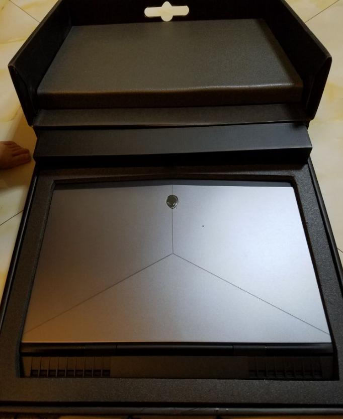 外星人笔记本电脑顶配开箱,大屏幕外星人笔记本开箱