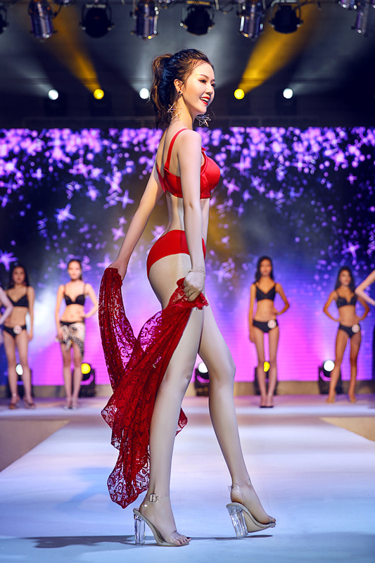 第67届世界小姐重庆赛区诞生“七仙女”颜值点亮喵村时尚街区