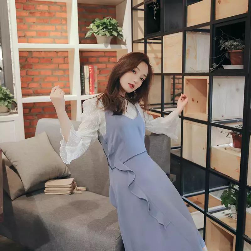 灰色吊带连衣裙怎么叠穿,吊带连衣裙穿搭技巧