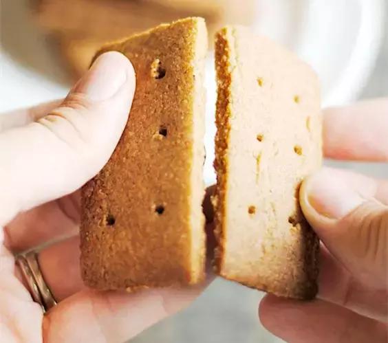 代餐饼干饱腹感强能减脂用吗,减脂饼干推荐代餐饼干靠谱吗