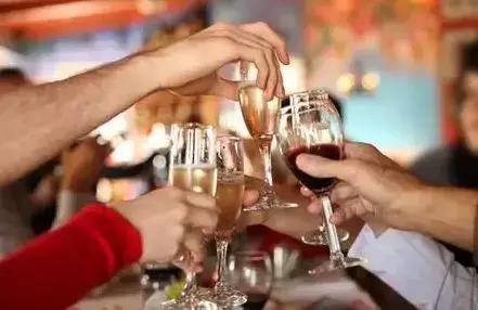 喝大酒醉宿头痛头晕恶心？教你一招轻松搞定