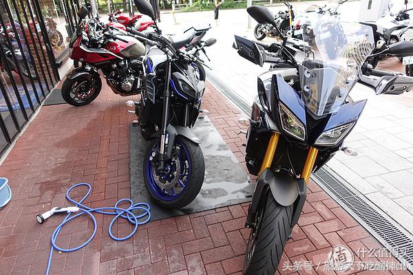 夫妻逛街买买买,夫妻日常买买买