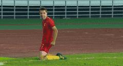 进球后亲吻队徽空翻庆祝!叶尔凡:能为中国队进球非常自豪!