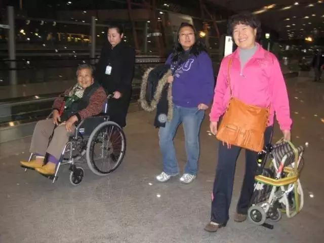 我和我的家人一起去环游北京,37岁的妈妈带着女儿环游北京