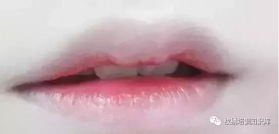 重度乌唇怎么改善能变红唇,乌唇应该用什么颜色做唇好看