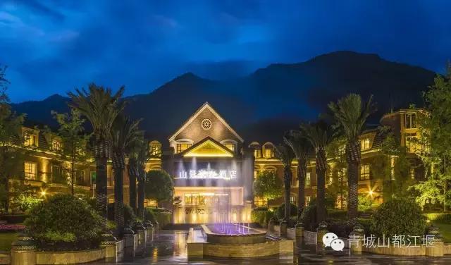 四川旅游一条很直的公路,四川唯一一条有路灯的高速公路