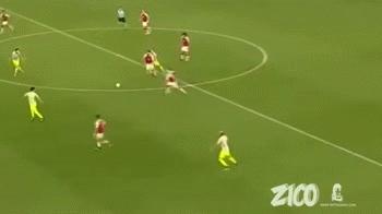 他是阿森纳绝世天才、18岁便力抗哈维+伊涅斯塔,如今涅槃重生!