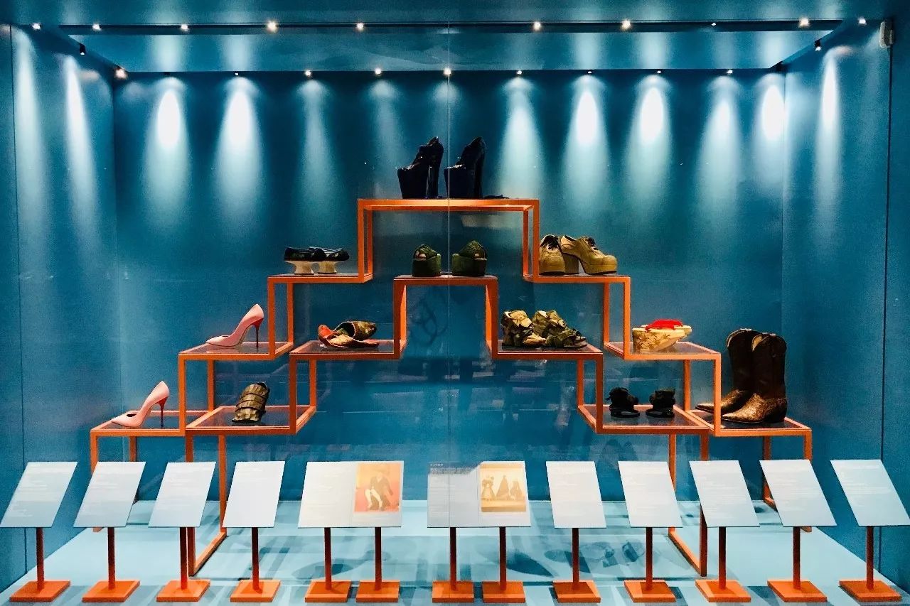 参加兴业太古汇“鞋履:乐与苦展览”开幕活动有感而发