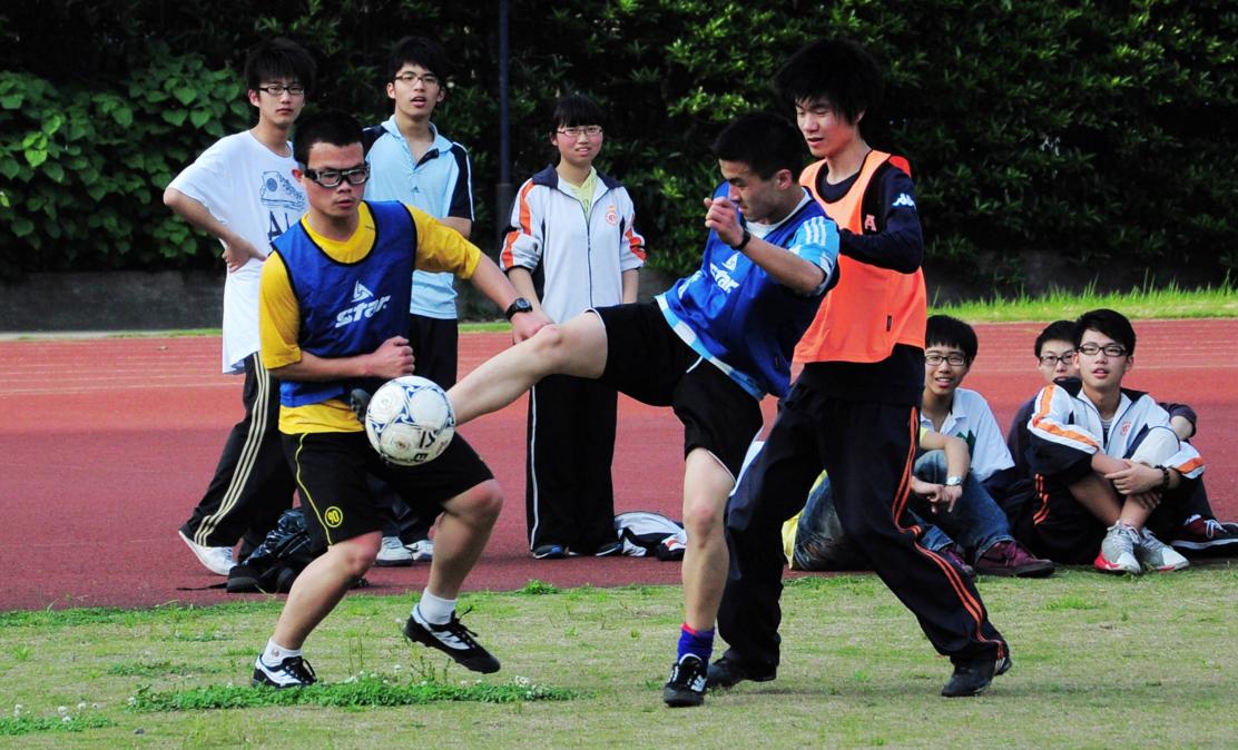 足球装b,足球装球