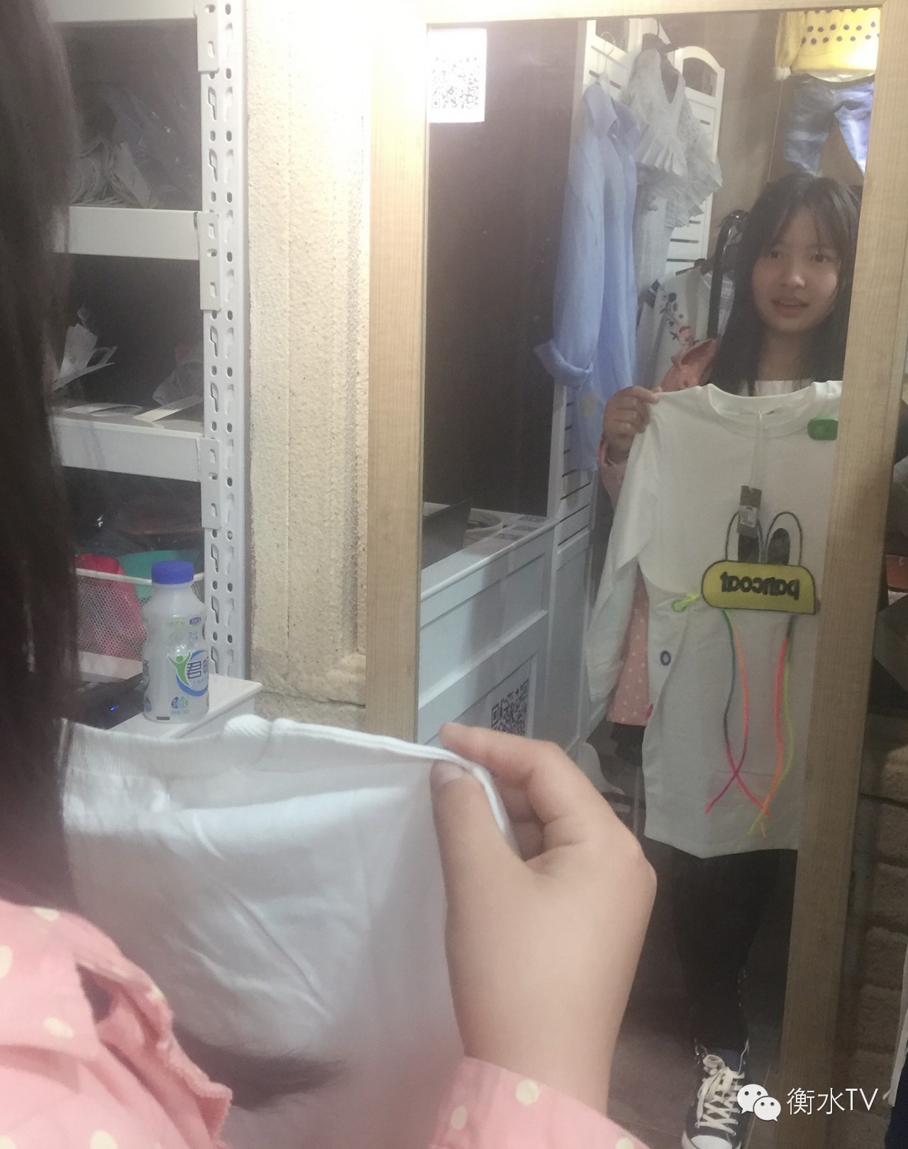 衡水10岁顾客酷似Angelababy，3·15惊现一韩国童装店，店长惊呼不要太像打折送衣～