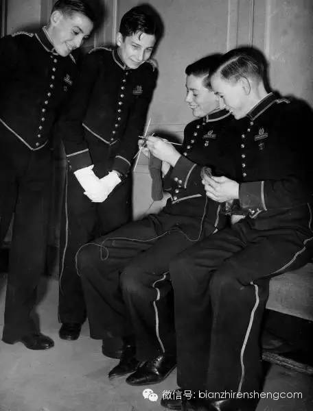 战争中的编织?英美国家的男人为什么编织?