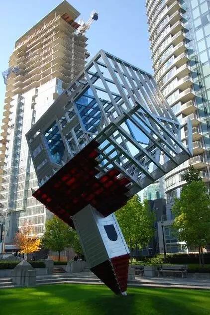 世界十大奇葩的雕塑,节操碎一地图片