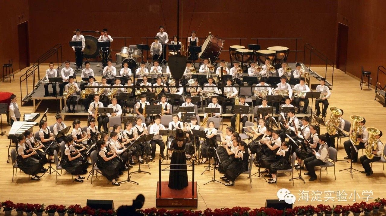 孩子们参加社团活动,孩子参加的学校团体活动