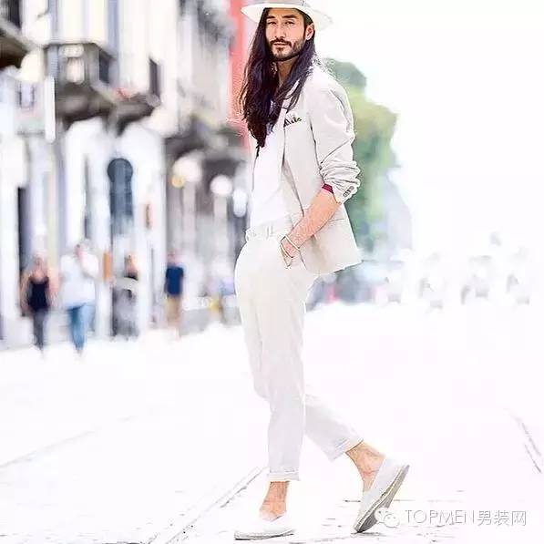 管你花枝招展，我却独爱黑白