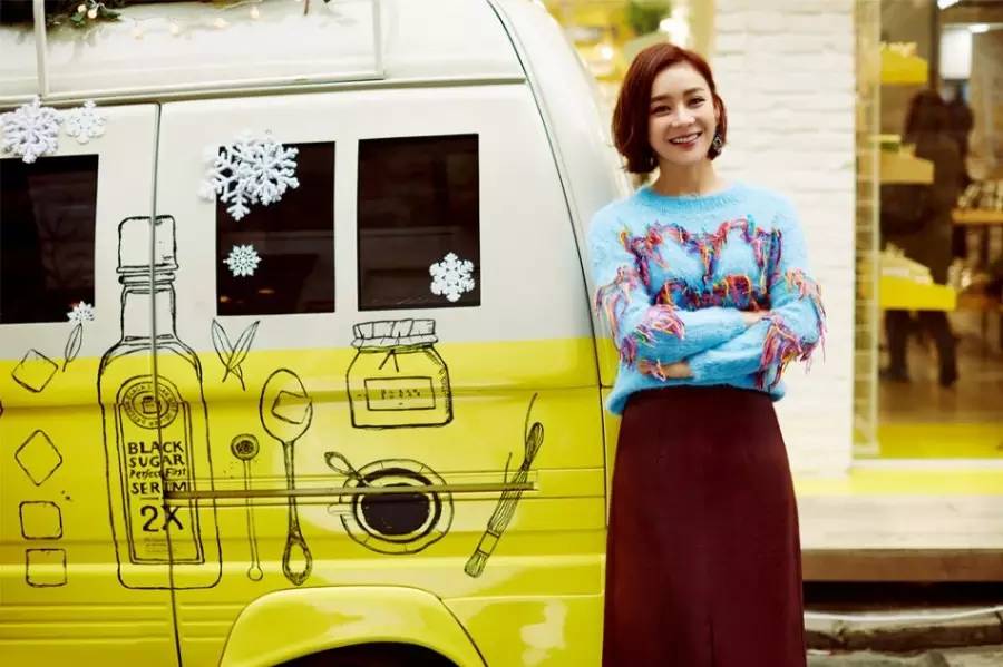 袁姗姗|从网络“黑姑娘”到全民热捧的“马甲线女神”，她一直没有“滚出娱乐圈”