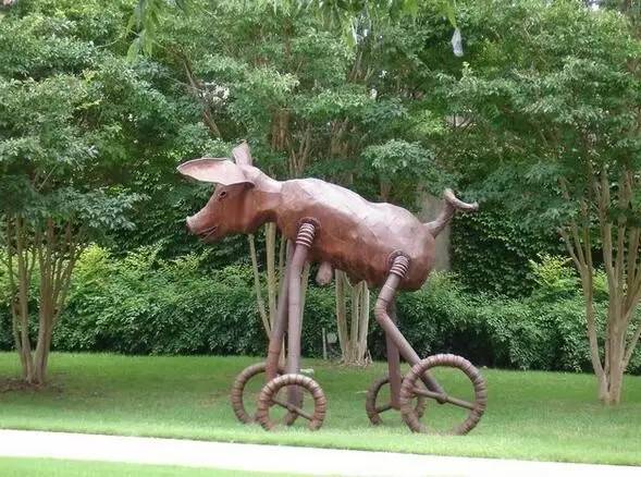 世界十大奇葩的雕塑,节操碎一地图片