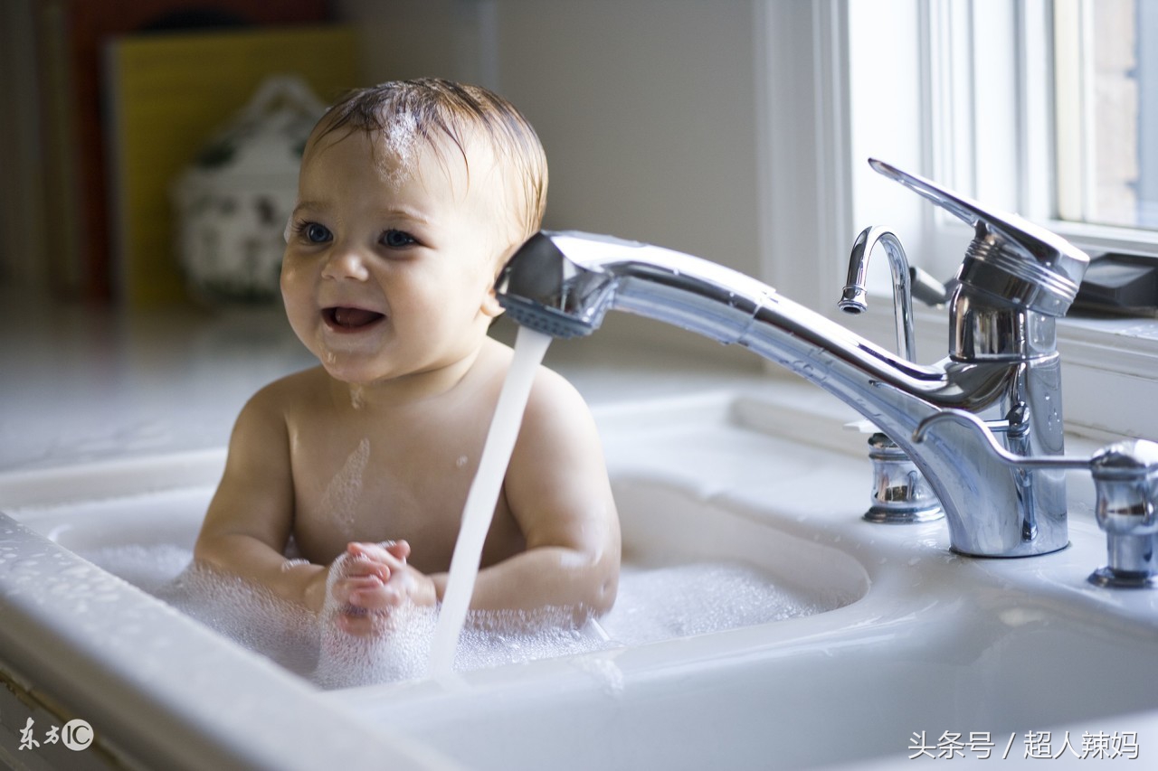 洗澡也有“大学问”让你的宝宝爱上洗澡