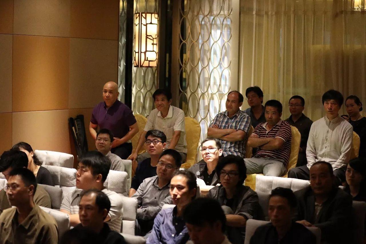 金风送爽同邀月下联,金风送爽迎中秋