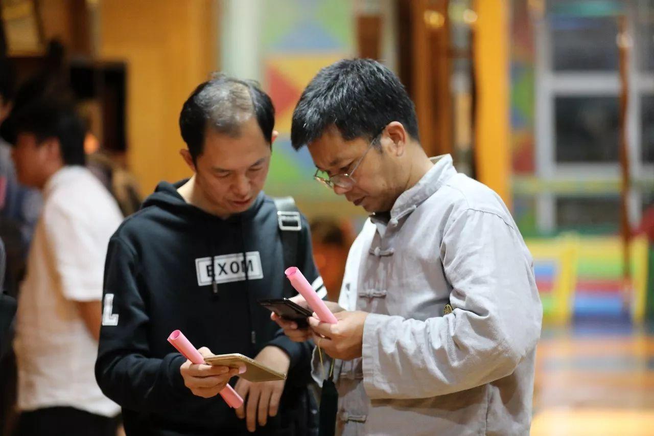 金风送爽同邀月下联,金风送爽迎中秋