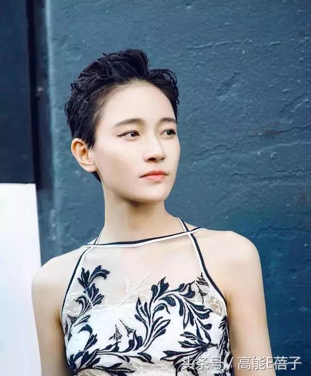 刘亦菲周冬雨出发巴黎时装周,国庆一定要出去浪