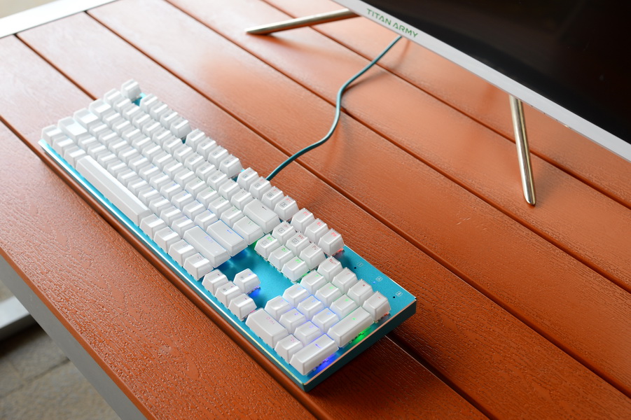 e元素z11和艾石头fe87哪个好,施华洛世奇水晶之恋