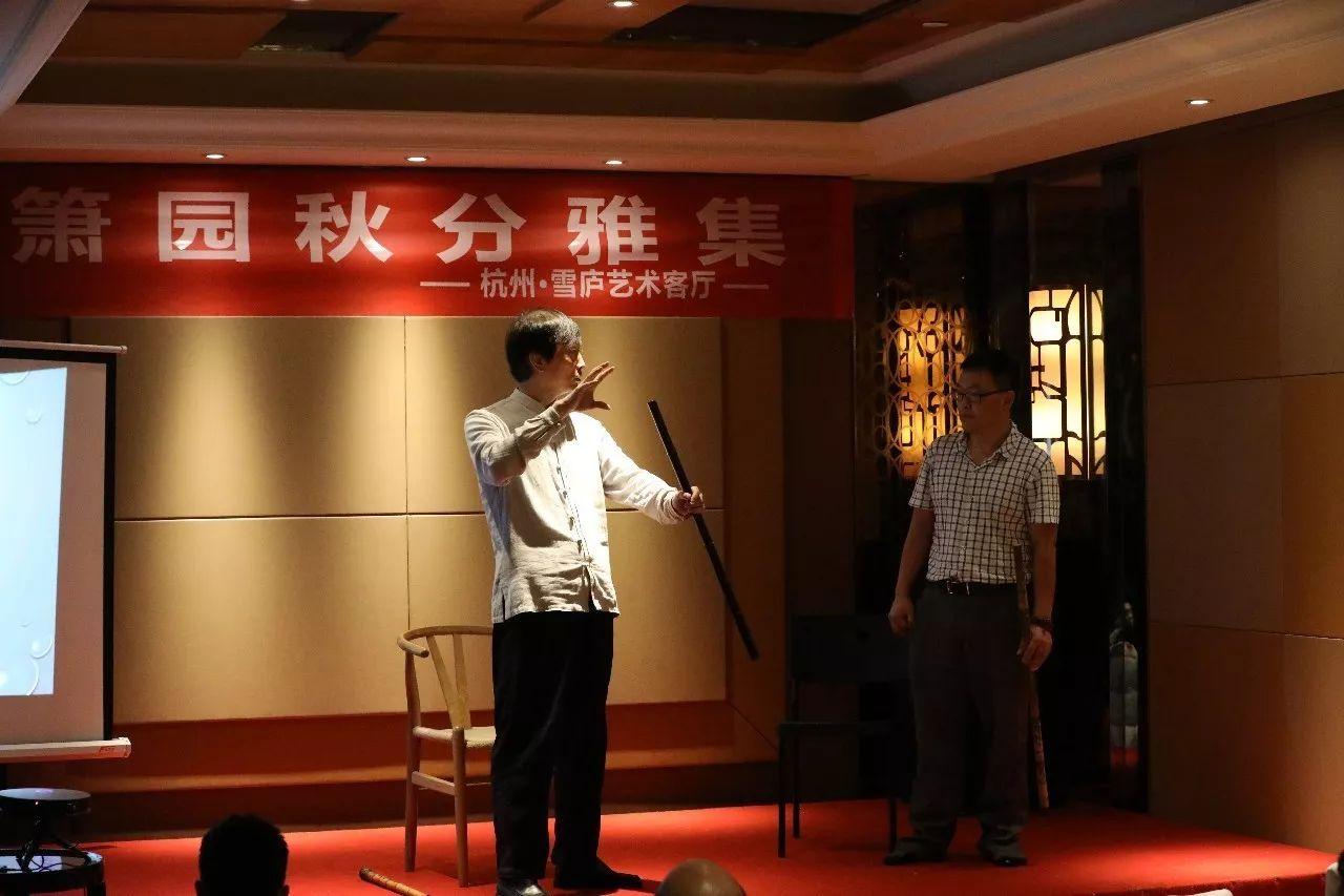 金风送爽同邀月下联,金风送爽迎中秋