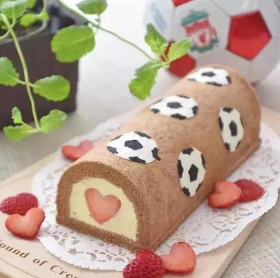 看着平平无奇的一款手卷蛋糕，切开以后却惊艳了时光！