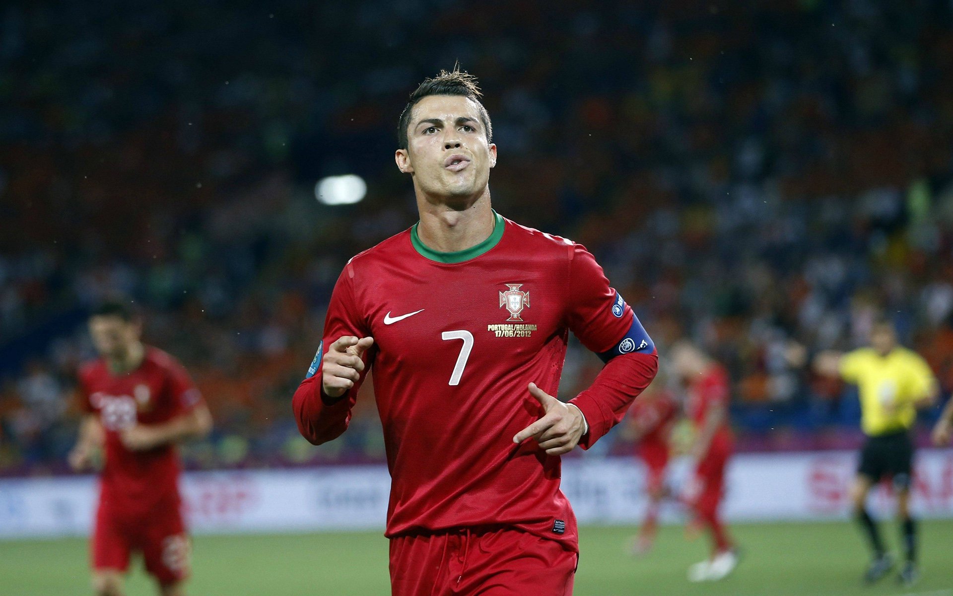 足球高质量壁纸拼图,足球壁纸珍藏