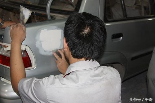 车子小刮擦补漆全过程,车漆小刮碰怎么补漆