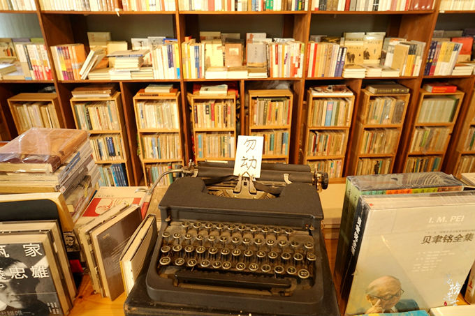 三亚天气一直显示下雨能去吗,十月中旬三亚天气下雨吗