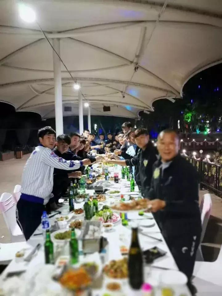 庆十一小飞侠教练集体打call唐尧东出席提供宝贵经验